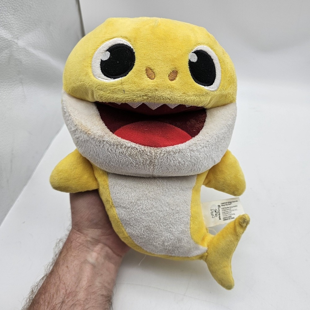Pinkfong Baby Shark Plush Puppet Stuffed Animal Toy SINGS works Washable